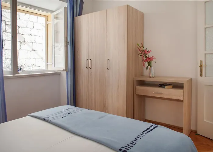 Potts Point * マカルスカ